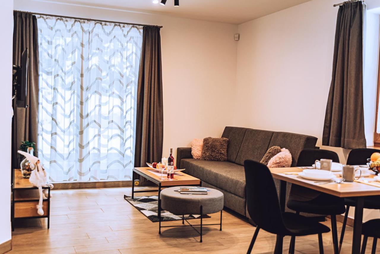 Mm Lucky Apartments デマノブスカ・ドリーナ エクステリア 写真