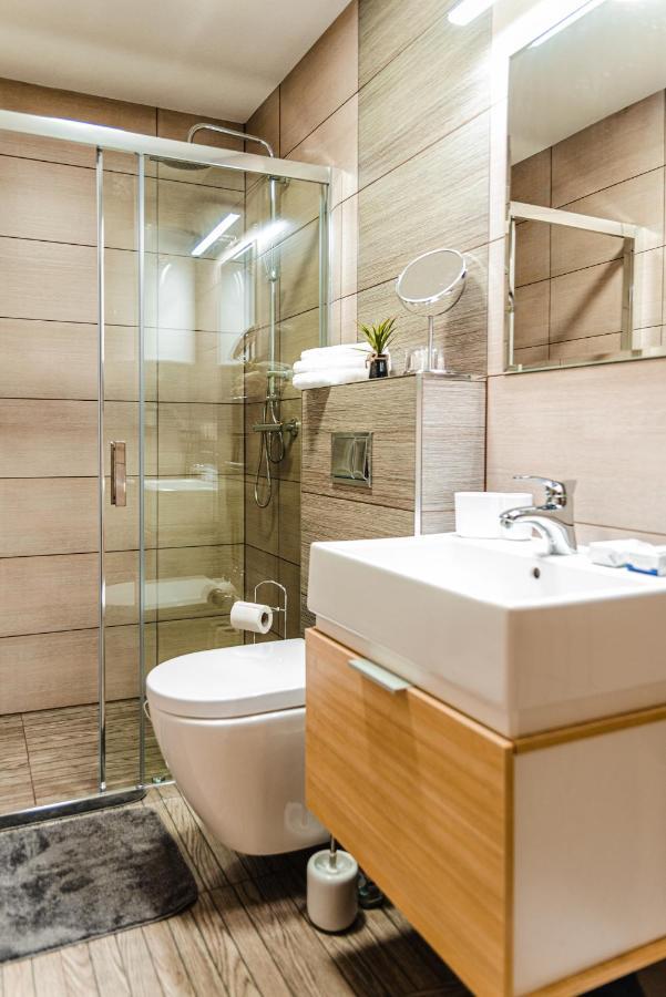 Mm Lucky Apartments デマノブスカ・ドリーナ エクステリア 写真